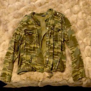 Camouflage Button Up/ Size S/ Brand: soho